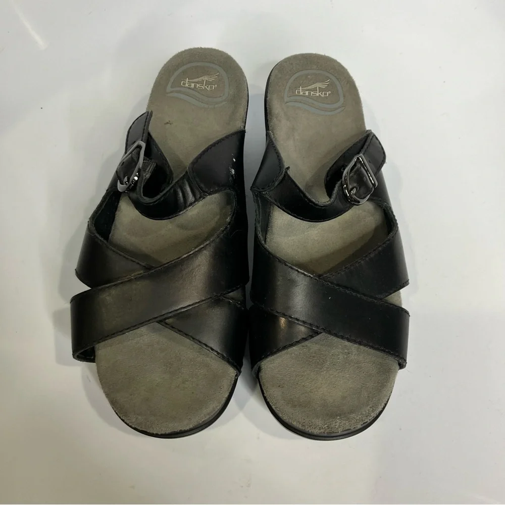Dansko black leather clog sandals slip on womens size 37 6.5 casual comfort shoe
